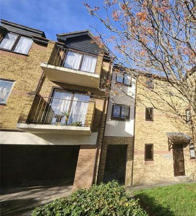 3 bed property, in Union Wharf, £310,000