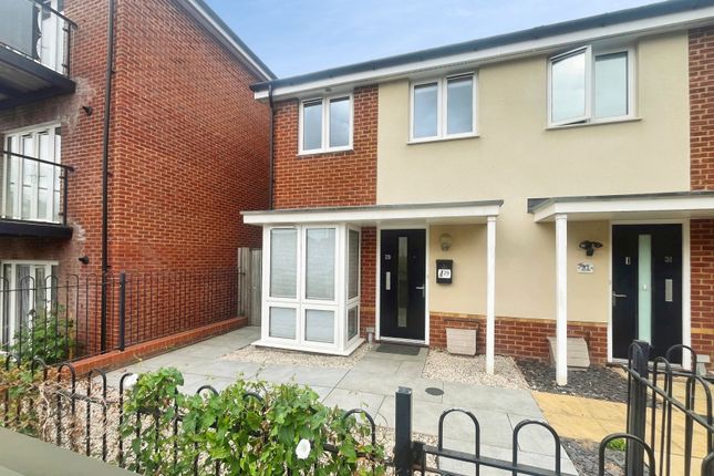 2 bed property, in Blue Hut Way, £390,000