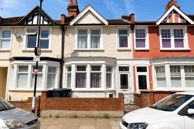 3 bed property, in Boundary Road, £725,000