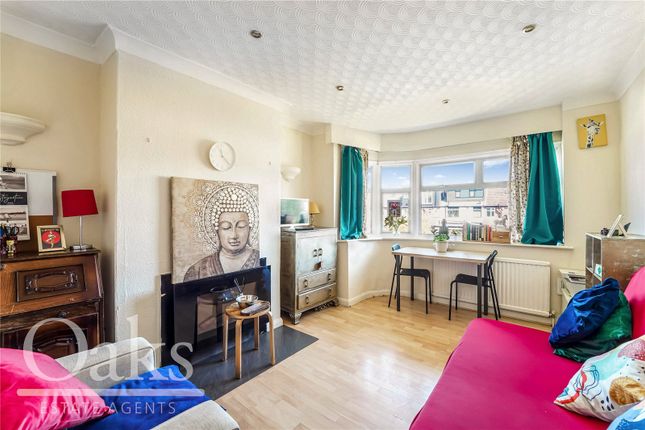 2 bed property, in Byards Croft, £370,000