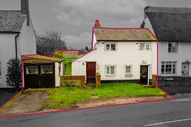 1 bed property, in The Green, £325,000