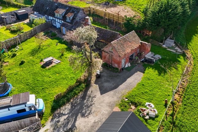 3 bed property, in Ashperton Road, £375,000