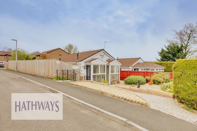 2 bed property, in Oaklands View, £300,000