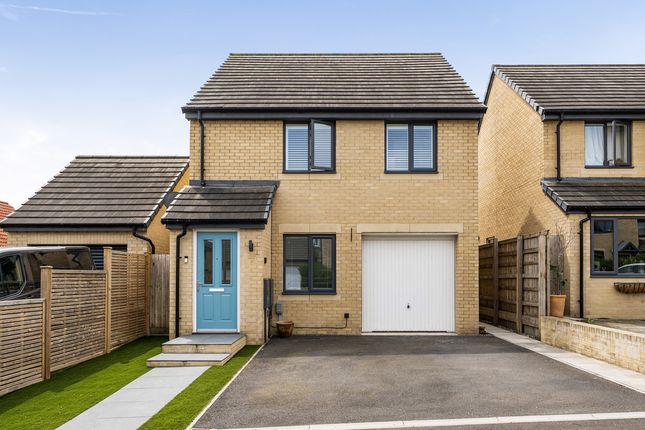 3 bed property, in Blackberry Road, £350,000