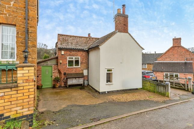3 bed property, in Main Street, £270,000