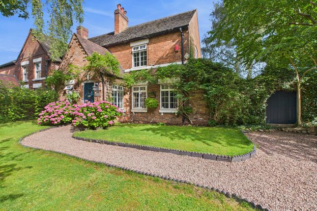 3 bed property, in Yew Tree Cottages, £650,000
