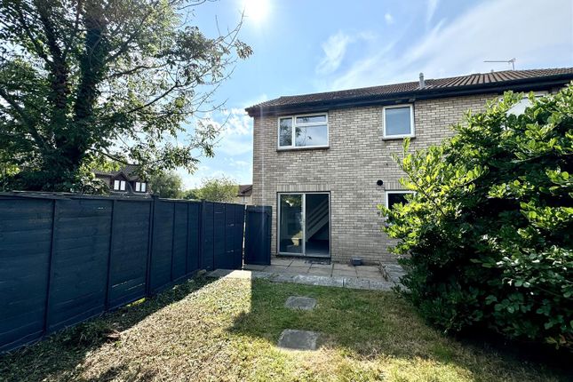 1 bed property, in Oak Close, £195,000