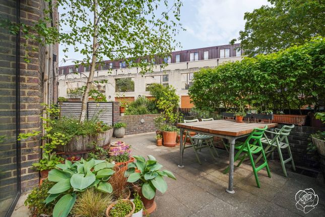 3 bed property, in Potters Row, £1,000,000