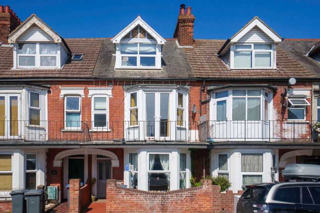 5 bed property, in Holland Road, £300,000