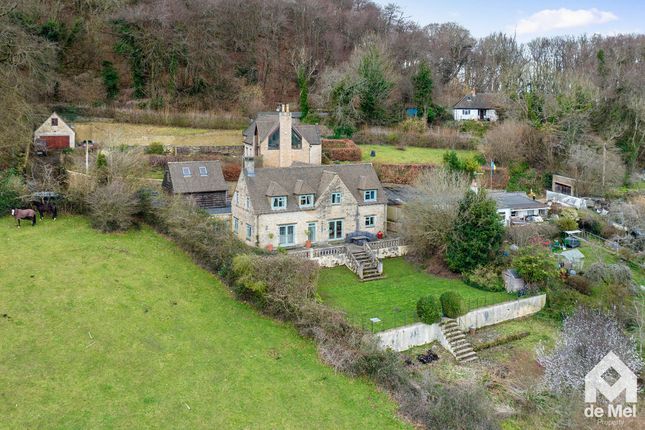5 bed property, in Coopers Hill, £1,000,000
