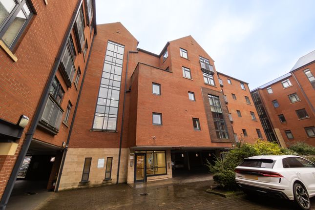 2 bed property, in High Street, £100,000