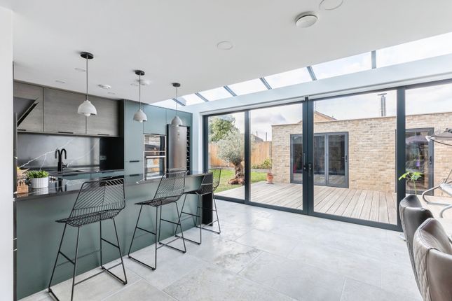 4 bed property, in Middle Watch, £800,000