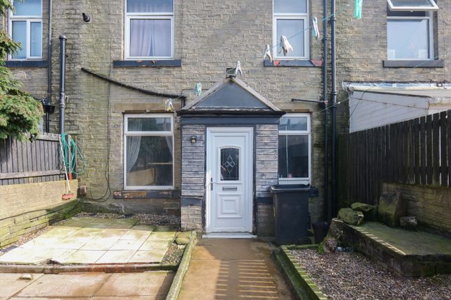 2 bed property, in Kingston Street, £70,000