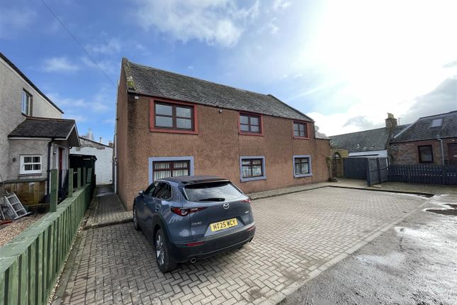 3 bed property, in Upper Flat, £160,000