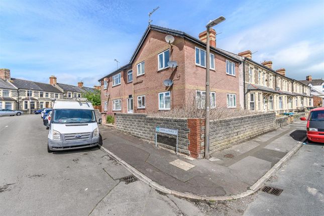 1 bed property, in Lower Guthrie Street, £80,000