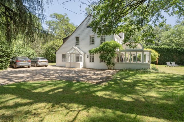 4 bed property, in Fulmer Common Road, £1,295,000