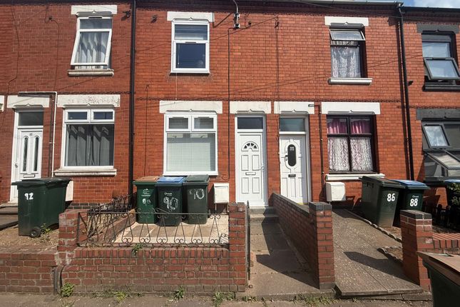 2 bed property, in Swan Lane, £175,000