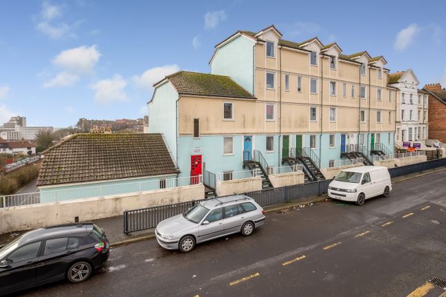 1 bed property, in Radnor Bridge Road, £130,000