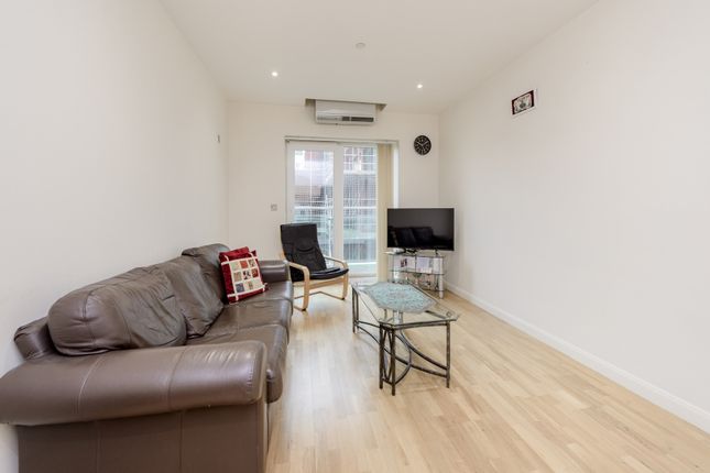 1 bed property, in Cavalier House, £450,000