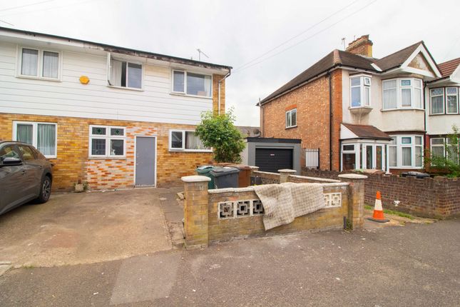 4 bed property, in Abbotts Park Road, £650,000