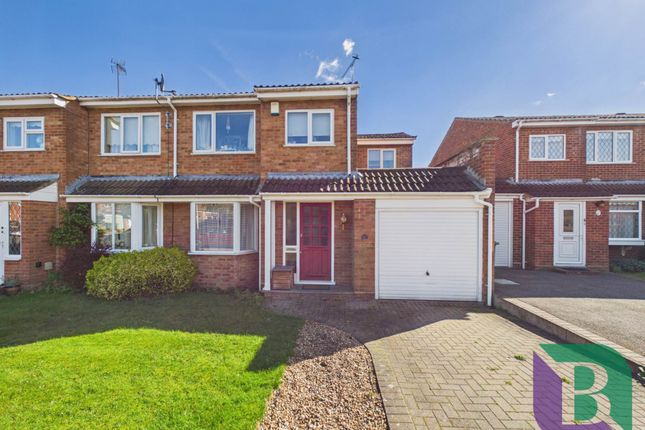 4 bed property, in Weathercock Close, £375,000