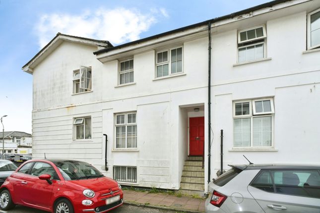 2 bed property, in Bloomsbury Street, £420,000
