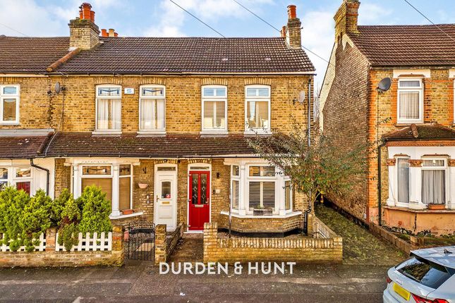 2 bed property, in Douglas Road, £450,000
