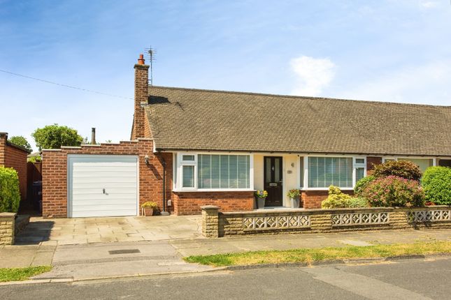 2 bed property, in Lynton Avenue, £270,000