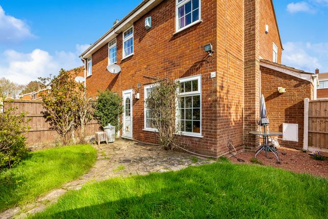 2 bed property, in Hall Close, £210,000