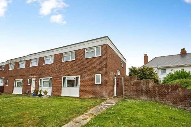 3 bed property, in Preston Close, £200,000