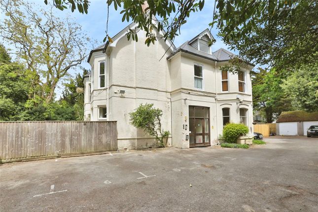 1 bed property, in Dean Park Road, £115,000