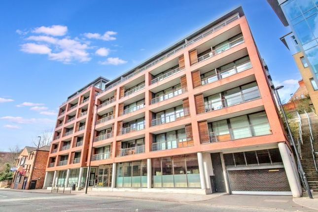 2 bed property, in Close, £179,950