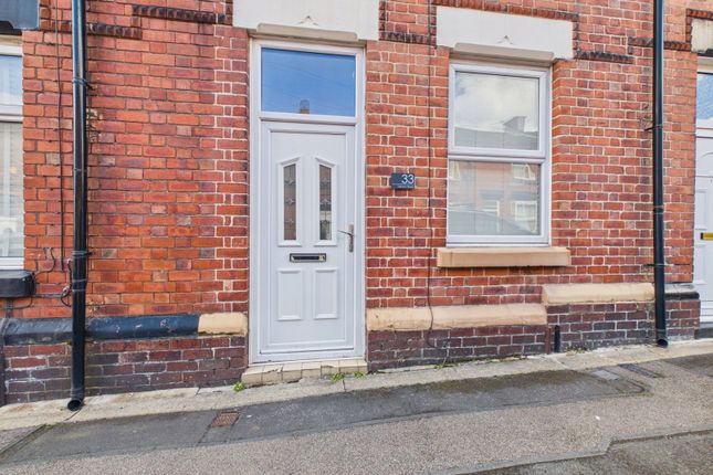 2 bed property, in Devon Street, £120,000
