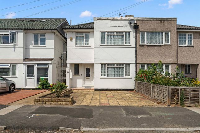 3 bed property, in Tamworth Park, £515,000