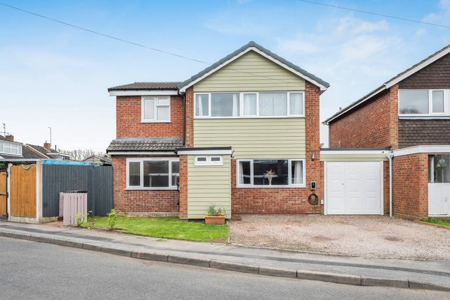 4 bed property, in Moffit Way, £325,000