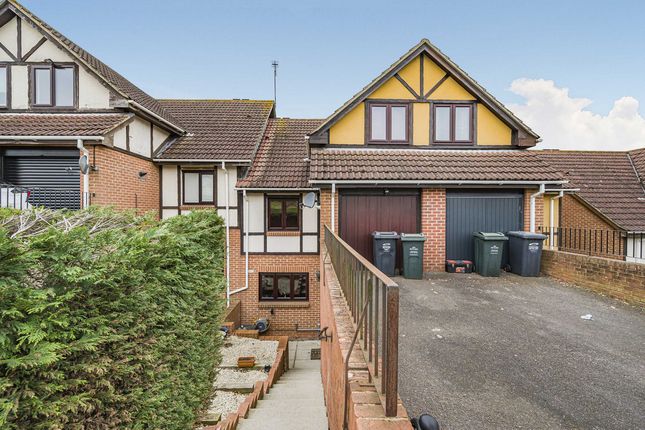 4 bed property, in Beacon Drive, £475,000