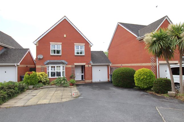 4 bed property, in Knights Crescent, £425,000
