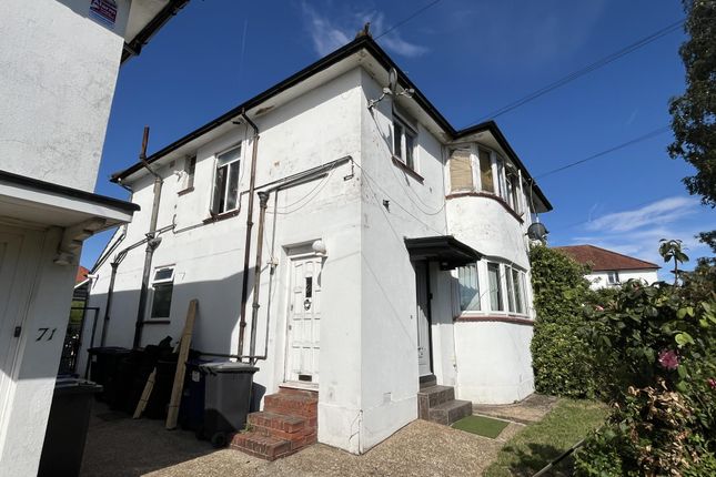 1 bed property, in 75 Westmere Drive, £100,000