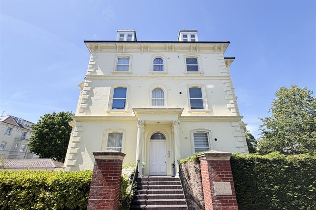 2 bed property, in Devonshire Place, £375,000