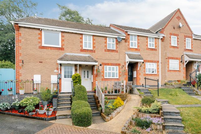 2 bed property, in Victoria Hall Gardens, £180,000