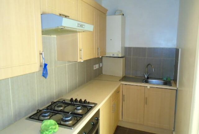 2 bed property, in Crawley Road, £220,000