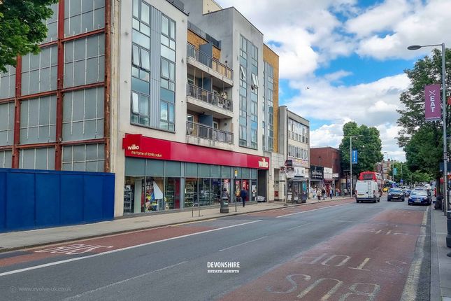 1 bed property, in Broadway, £275,000