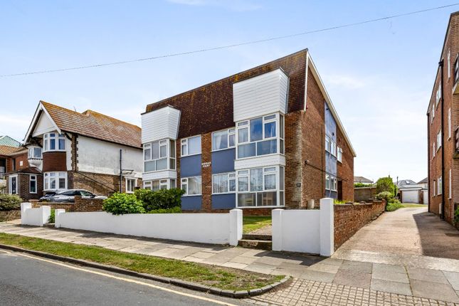 2 bed property, in Chichester Drive East, £235,000