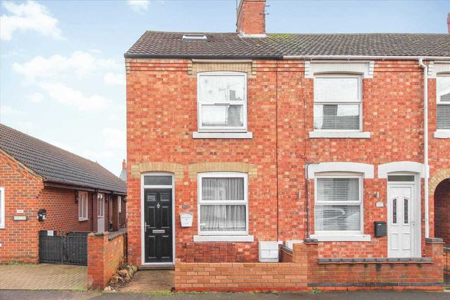 3 bed property, in Victoria Street, £220,000