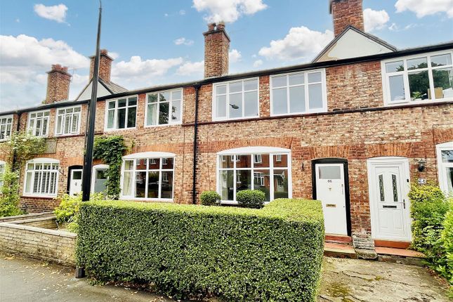 2 bed property, in Lock Road, £325,000