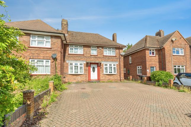 3 bed property, in Valley Drive, £450,000