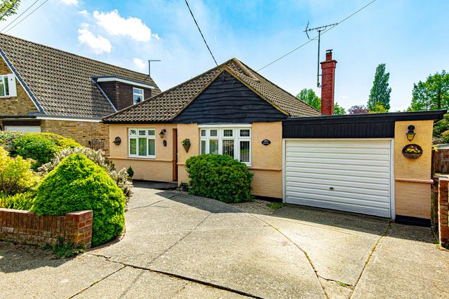 2 bed property, in Fairmead Avenue, £525,000