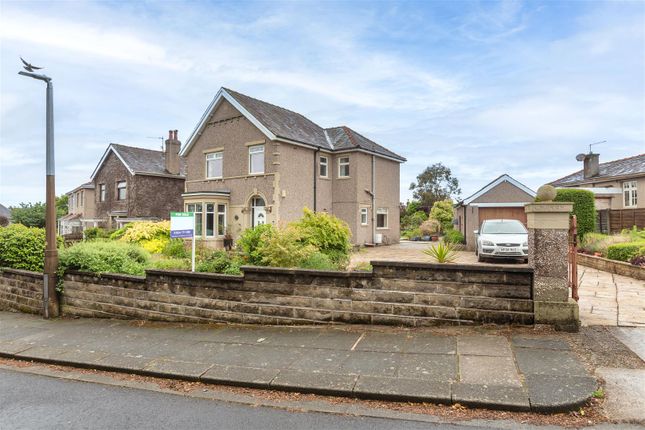 4 bed property, in Marsh Crescent, £450,000