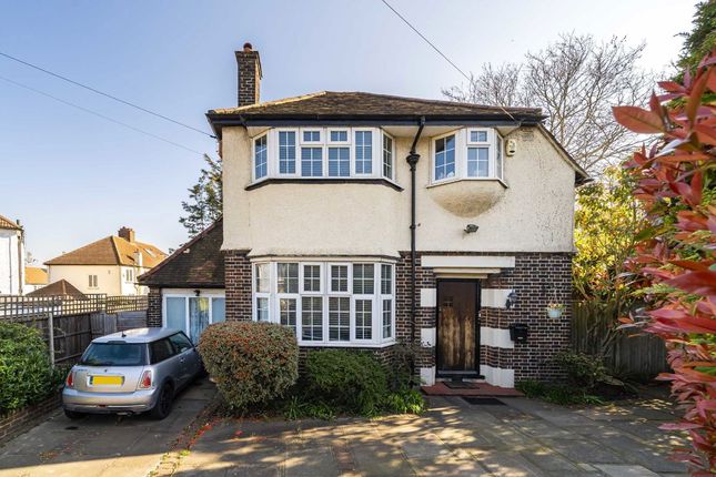 3 bed property, in Woodyates Road, £800,000