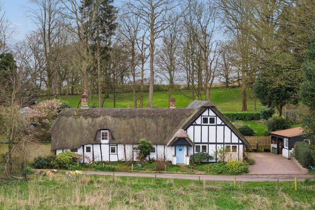 3 bed property, in Spinney Lane, £900,000